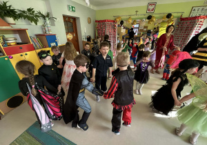 Bal w grupach starszych.