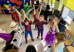 Bal w grupach młodszych.