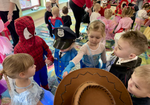 Bal w grupach młodszych.