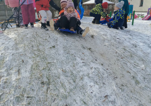 Zimowa zabawa "Motylków" na ogrodzie przedszkolnym.