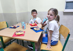 Słodki poczęstunek dla zawodników.