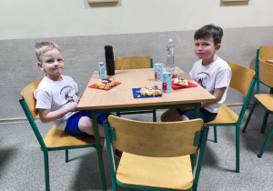 Słodki poczęstunek dla zawodników.