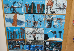 Arcydzieła "Pszczółek" i naszych Gości na tablicy z pracami - "Las zimą".