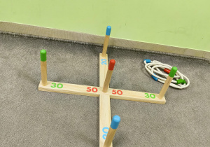 Przygotowane pomoce do zabaw w sali "Żabek" podczas Dni Otwartych.