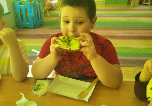 Degustacja kanapeczek pełnych witamin.