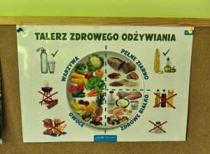 "Zdrowo i kolorowo" - przygotowanie kanapek w grupie "Pszczółek".