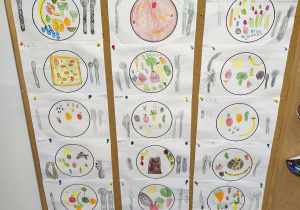 Zdrowe posiłki naszych dzieci w formie rysunkowej na tablicy z pracami.