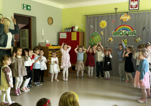 Występ grupy najmłodszej podczas wielkanocnego spotkania z Księdzem.