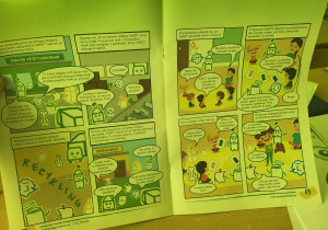 Komiks pt. "Niespodzianka ImPETa" odczytany przez nauczycielkę.