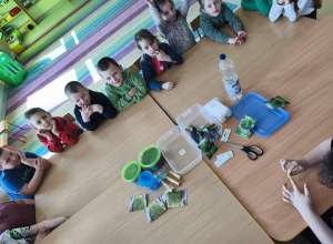 Wiosenno-wielkanocny, klasowy ogródek.