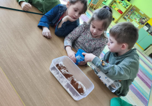 Dolewamy jeszcze trochę wody.