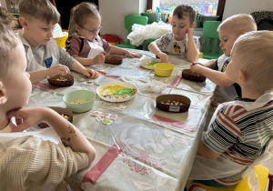 Czekoladowa praca twórcza "Wiewiórek".