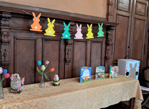 Udział "Żabek" i "Motylków" w wielkanocnych zajęciach w Miejskiej Bibliotece Publicznej.