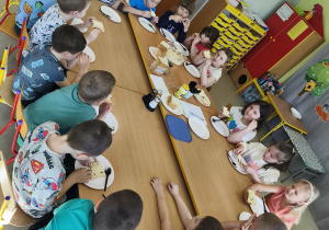 Degustacja pysznej, zdrowej pasty jajecznej.