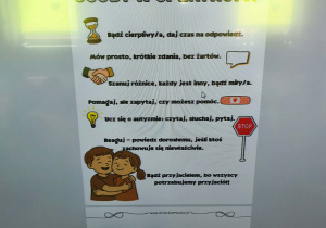 Materiały edukacyjne nt. autyzmu wyświetlone na ekranie multimedialnym w "Pszczółkach" podczas zajęć popołudniowych.