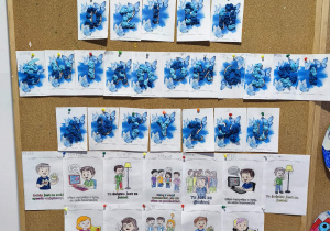 "Dzień Swiadomości Autyzmu" - prace plastyczne na "pszczółkowej" tablicy.