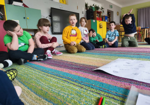 Rozmowa z przedszkolakami, na temat tego, co spożywamy w ciągu dnia.