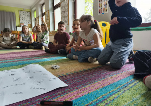 Rozmowa z przedszkolakami, na temat tego, co spożywamy w ciągu dnia.