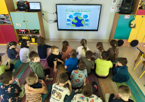 Rozmawiamy o tym, jak możemy dbać o naszą planetę, przy wykorzystaniu prezentacji multimedialnej.