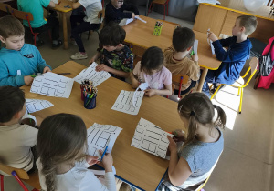 Wycinamy szablon lodówki.
