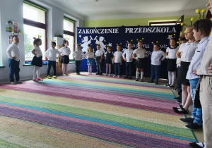Ostatni "Taniec Mai" w tym składzie.