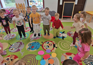 Kropeczkowe zabawy ruchowe z "Jeżykach".