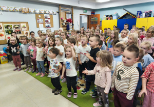 Zabawa ruchowa do piosenki ekologicznej.