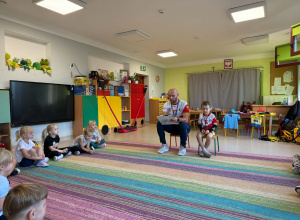 Zajęcia z trenerem piłki siatkowej.