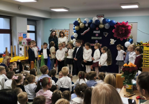 Występ "Motylków" podczas uroczystości.