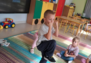 Prezentujemy za pomocą pantomimy swoją ulubioną aktywność ruchową lub sport.