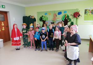 Dzieci z "Kaczuszek" gotowe do przedstawienia teatralnego